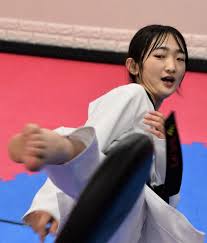将来への期待を寄せる母親・百合子