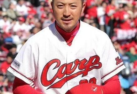 菊池涼介の妻でJALの元CA美人妻との馴れ初めから慰謝料8000万円スキャンダルまで