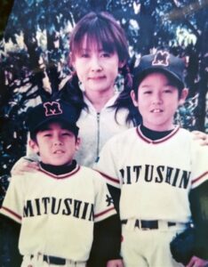 両親が2歳の時に離婚｜父親不在で育った甲斐拓也の幼少期