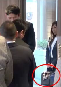 母親のバーキン騒動の真相！美人すぎる母親の評判